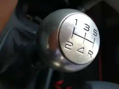 Veicolo di demolizione peugeot 206 cc 2.0 16v cat dell'anno 2001 alimentato rfn