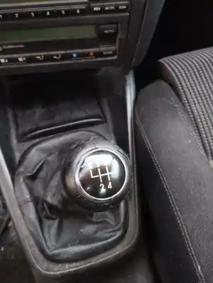 Veículo de Sucata volkswagen golf iv (1j1) 1.6 16v do ano 2001 alimentado azd