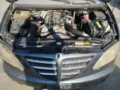 Veículo de Sucata ssangyong rodius 2.7 turbodiesel cat do ano 2005 alimentado d27dt