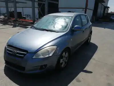 Veicolo di demolizione kia cee´d 1.6 crdi cat dell'anno 2007 alimentato d4fb