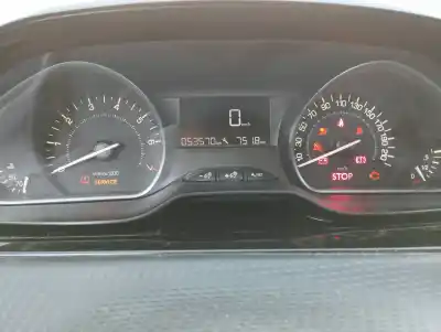 Veicolo di demolizione peugeot 208 i (ca_, cc_) 1.2 vti 82 dell'anno 2017 alimentato hm01