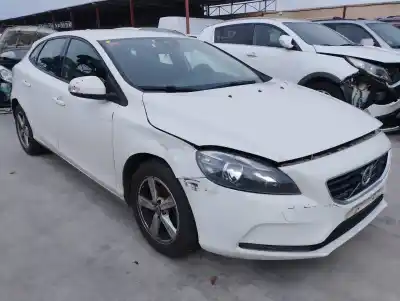 Veicolo di demolizione VOLVO V40 1.6 Diesel CAT dell'anno 2013 alimentato D4162T