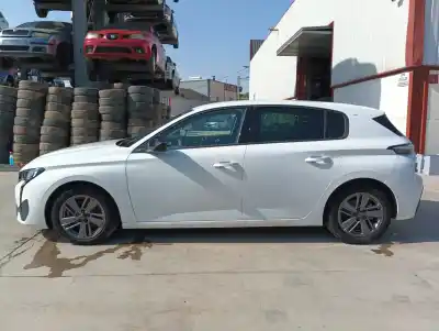 Vehículo de desguace peugeot 308 iii (fb_, fh_, fp_, f3_, fm_) bluehdi 130 (fbyhzl fbyhzt) del año 2022 con motor yh01