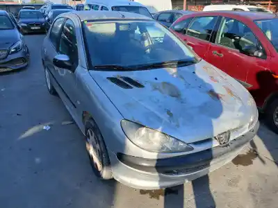 Здавання транспортного засобу PEUGEOT 206 FASTBACK (2A/C) 1.4 HDI ECO 70 року 2004 потужний 8HX Здавання транспортного засобу PEUGEOT 206 FASTBACK (2A/C) 1.4 HDI ECO 70 року 2004 потужний 8HX