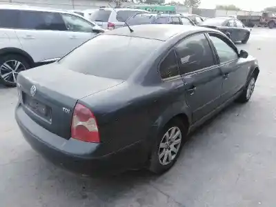 Veículo de Sucata volkswagen passat b5.5 (3b3) 1.8 t 20v do ano 2003 alimentado awx