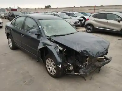 Veículo de Sucata VOLKSWAGEN PASSAT B5.5 (3B3) 1.9 TDI do ano 2004 alimentado AWX