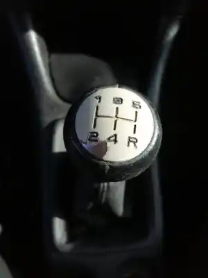 Здавання транспортного засобу peugeot 206 fastback (2a/c) 1.4 hdi eco 70 року 2003 потужний 8hx