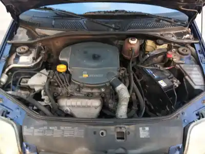 Véhicule à la ferraille RENAULT CLIO II (BB_, CB_)  de l'année 2000 alimenté E7J634