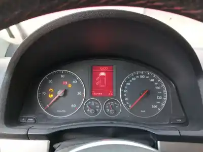 Veículo de Sucata volkswagen golf v (1k1) 1.9 tdi do ano 2006 alimentado bkc