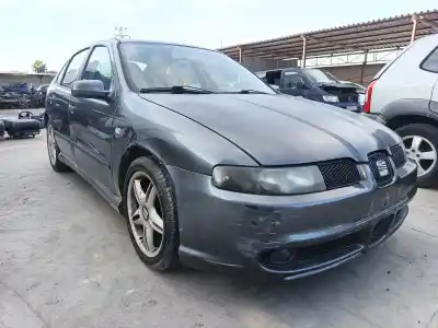 Scrapping Vehicle SEAT LEON (1M1) 1.6 16 V of the year 2001 powered AZD