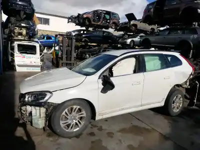 Veículo de Sucata volvo xc60 kinetic 2wd do ano 2017 alimentado 4204t14