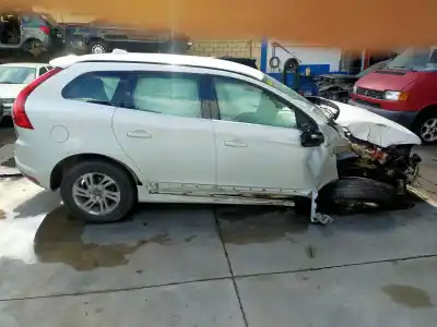 Veículo de Sucata volvo xc60 kinetic 2wd do ano 2017 alimentado 4204t14