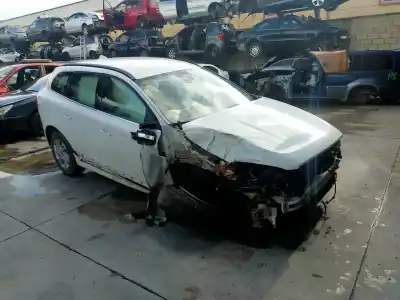 Veículo de Sucata volvo xc60 kinetic 2wd do ano 2017 alimentado 4204t14