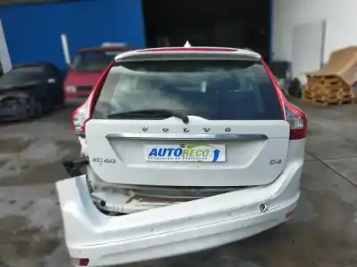 Veículo de Sucata volvo xc60 kinetic 2wd do ano 2017 alimentado 4204t14