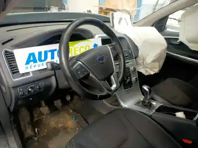 Veículo de Sucata volvo xc60 kinetic 2wd do ano 2017 alimentado 4204t14