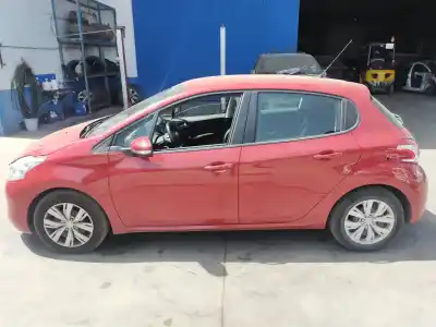 Véhicule à la ferraille peugeot 208 style de l'année 2013 alimenté hmz