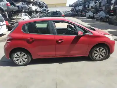 Véhicule à la ferraille peugeot 208 style de l'année 2013 alimenté hmz