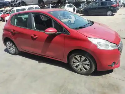Véhicule à la ferraille peugeot 208 style de l'année 2013 alimenté hmz