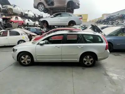 Veículo de Sucata VOLVO V50 FAMILIAR 1.6 D Momentum do ano 2008 alimentado D4164T