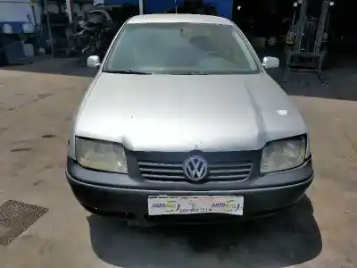 Veicolo di demolizione volkswagen bora berlina (1j2) conceptline dell'anno 2004 alimentato bcb