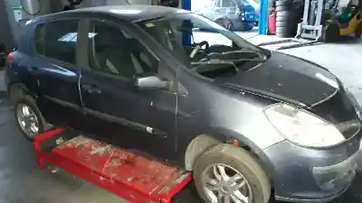 Veículo de Sucata renault clio iii 20 aniversario do ano 2006 alimentado k9k766