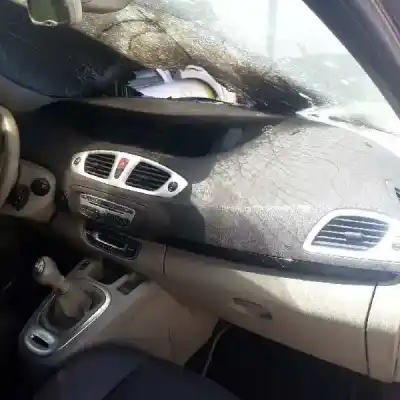 Scrapping Vehicle renault scenic iii grand dynamique of the year 2009 powered m9r610