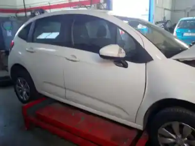 Véhicule à la ferraille citroen c3 sx de l'année 2010 alimenté 8hzdv4td