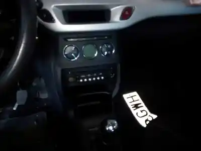 Véhicule à la ferraille citroen c3 sx de l'année 2010 alimenté 8hzdv4td