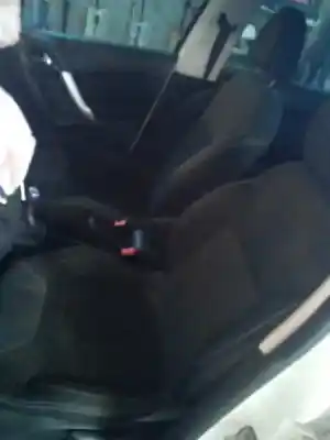 Véhicule à la ferraille citroen c3 sx de l'année 2010 alimenté 8hzdv4td