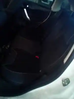 Véhicule à la ferraille citroen c3 sx de l'année 2010 alimenté 8hzdv4td