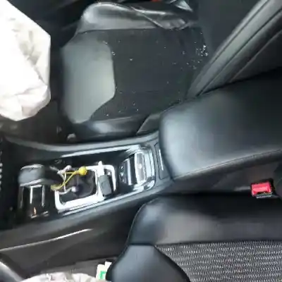 Véhicule à la ferraille citroen c5 berlina millenium de l'année 2010 alimenté rhh