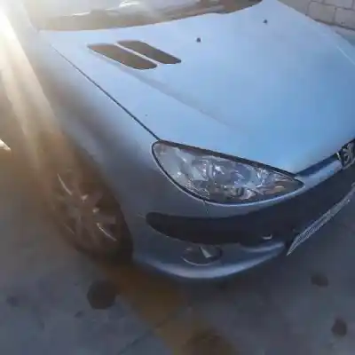 Veículo de Sucata peugeot 206 berlina gti do ano 2002 alimentado rfnew10j4