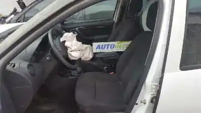 Sloopvoertuig dacia duster laureate 4x2 van het jaar 2010 aangedreven k4m690