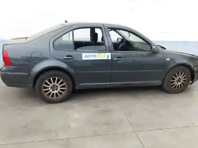 Veicolo di demolizione volkswagen bora berlina (1j2) conceptline dell'anno 2002 alimentato bcb