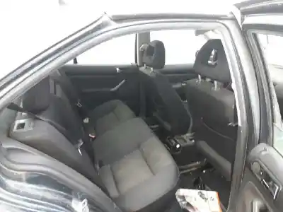 Veicolo di demolizione volkswagen bora berlina (1j2) conceptline dell'anno 2002 alimentato bcb