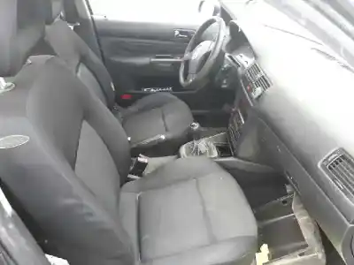 Veicolo di demolizione volkswagen bora berlina (1j2) conceptline dell'anno 2002 alimentato bcb