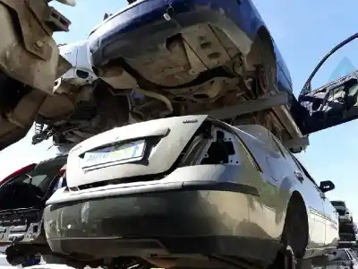 Véhicule à la ferraille ford mondeo berlina (ge) ghia de l'année 2002 alimenté fmba