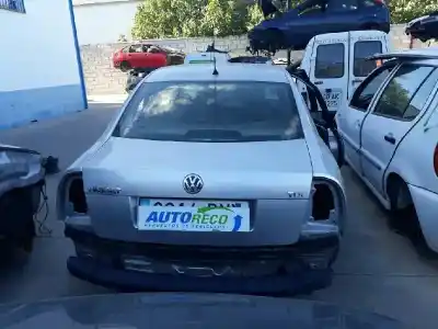 Veículo de Sucata VOLKSWAGEN PASSAT BERLINA (3B3) Highline 4Motion do ano 2001 alimentado AVF