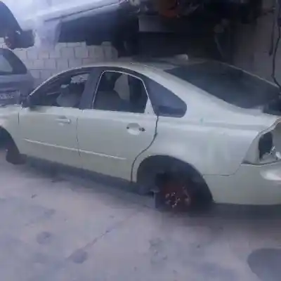 Véhicule à la ferraille VOLVO S40 BERLINA 1.6 Diesel CAT de l'année 2006 alimenté D4164T