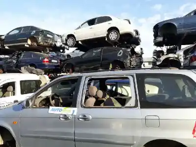 Veículo de Sucata kia carnival 2.9 turbodiesel cat do ano 2001 alimentado j3