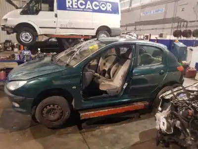 Veículo de Sucata peugeot 206 berlina xt do ano 2004 alimentado kfu