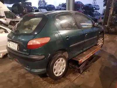 Veículo de Sucata peugeot 206 berlina xt do ano 2004 alimentado kfu