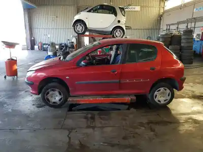 Veículo de Sucata peugeot 206 berlina 2.0 hdi cat do ano 2001 alimentado rhy