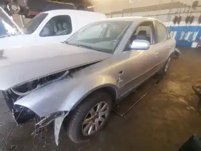 Veículo de Sucata volkswagen passat berlina (3b3) 1.9 tdi do ano 2001 alimentado avf