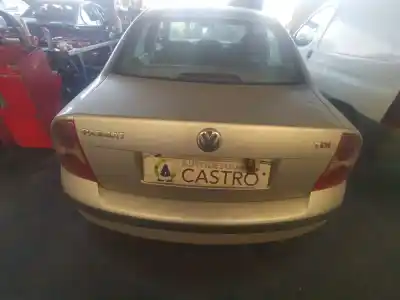Veículo de Sucata volkswagen passat berlina (3b3) 1.9 tdi do ano 2001 alimentado avf