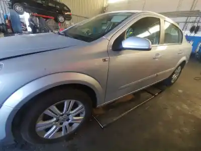 Veicolo di demolizione opel astra h berlina 1.7 16v cdti dell'anno 2009 alimentato z17dth