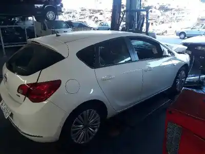 Здавання транспортного засобу opel astra j lim. selective року 2015 потужний b16dtl