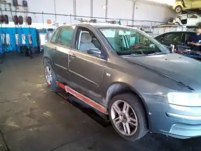 Sloopvoertuig fiat stilo (192) 1.9 jtd / 1.9 jtd 115 active van het jaar 2004 aangedreven 192a1000
