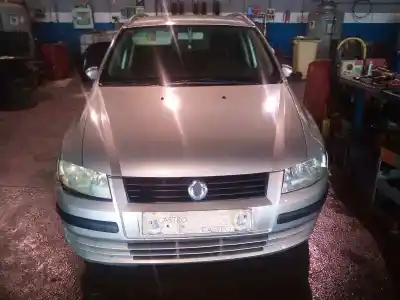 Veicolo di demolizione FIAT STILO (192) 1.9 JTD / 1.9 JTD 115 Active dell'anno 2004 alimentato 192A1000