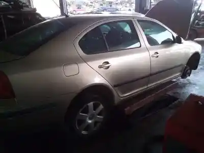 Sloopvoertuig SKODA OCTAVIA BERLINA (1Z3) Trend van het jaar 2006 aangedreven BXE